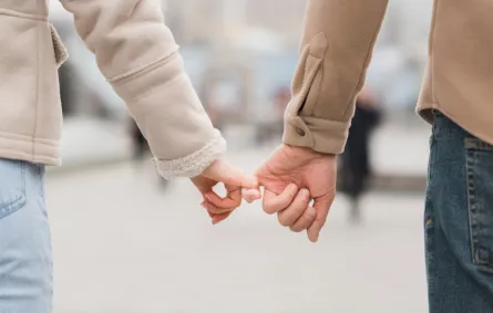 الانجذاب قد يحدث بسبب التشابه- المصدر freepik