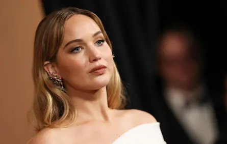 جينيفر لورانس Jennifer Lawrence في حفل Governors Awards. مصدر الصورة: VALERIE MACON / AFP