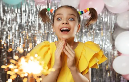 صورة طفلة في المرحلة الإعدادية