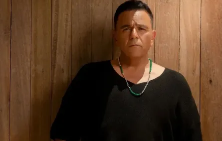 محمد فؤاد يحمس جمهوره ويعلن عن موعد طرح أغنية في قربك