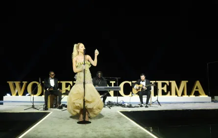 ريتا أورا في حفل المرأة في السينما (Daniele Venturelli/Getty Images for The Red Sea International Film Festival)