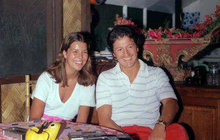 الأميرة كارولين أميرة موناكو وفيليب جونو في بابيتي (La princesse Caroline de Monaco et Philippe Junot à Papeete). مصدر الصورة: AFP PHOTO / J-C SOULLER