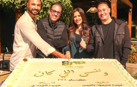 ياسمين عبد العزيز مع فريق عمل وننسى اللي كان- الصورة من حسابها على إنستغرام