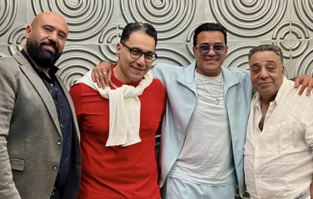 المنتج ممدوح شاهين مع محمد رجب وصنّاع مسلسل قطر صغنطوط- الصورة من صفحة محمد رجب على فيسبوك