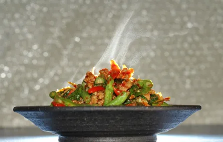 طبق غني بالتوابل الحارة