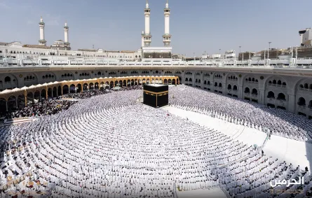 ضيوف الرحمن يصلون داخل الحرم المكي - الصورة من حساب الهيئة العامة للعناية بشؤون الحرمين على إكس