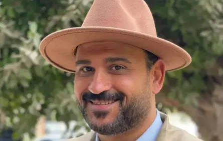 أكرم حسني - الصورة من صفحته الرسمية على إنستغرام