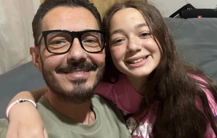 أحمد زاهر مع ابنته منى- الصورة من حسابه على إنستغرام