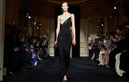 إطلالة من أرماني بريفيه Armani Prive - الصورة من Launchmetrics/Spotlight ©