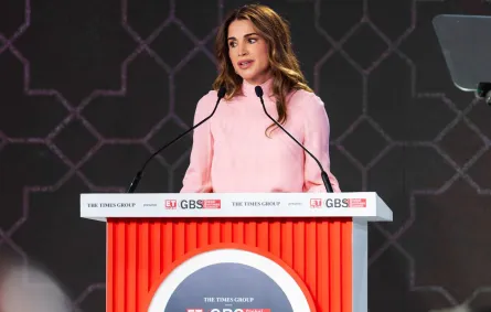 الملكة رانيا في قمة الأعمال العالمية لتايمز الاقتصادية، مومباي، الهند. مصدر الصورة: Royal Hashemite Court