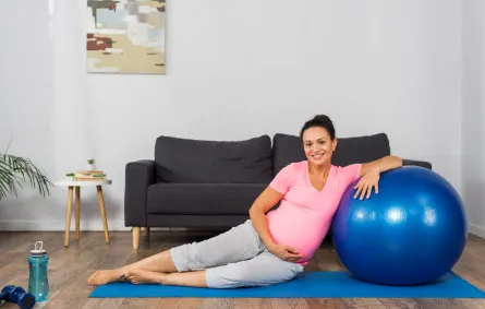 صورة لحامل مستمتعة بالرياضة