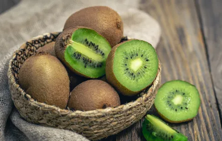 فوائد لم تكوني تعرفينها عن الكيوي للجهاز الهضمي- المصدر - Image by pvproductions on Freepik