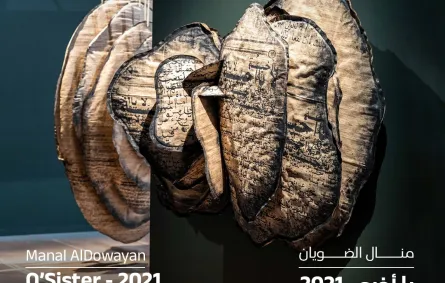 أحد الأعمال المعروضة في معرض أرضنا. الصورة من الحساب الرسمي لفنون العلا على منصة x