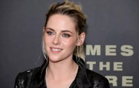 كريتسين ستيوارت Kristen Stewart attends "Crimes Of The Future" New York Premiere at Walter Reade Theater on June 02, 2022 in New York City. Theo Wargo / GETTY IMAGES NORTH AMERICA / Getty Images via AFP