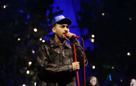 زين مالك Zayn Malik على المسرح في واشنطن - مصدر الصورة: Kevin Mazur/Getty Images for Zayn