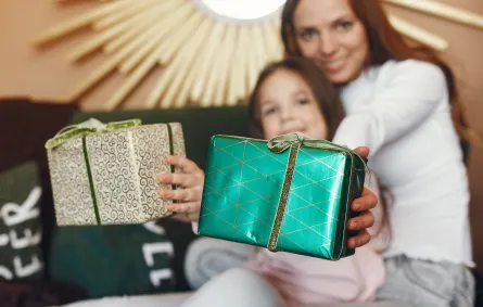 صورة لأم مع طفلتها