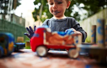 صورة يوم في حياة طفل