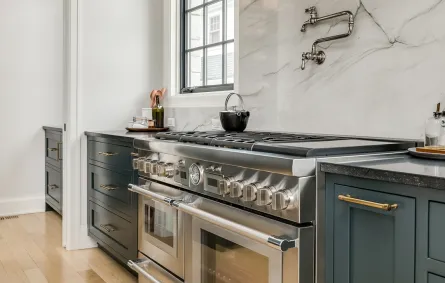 فرن الغاز في المطبخ