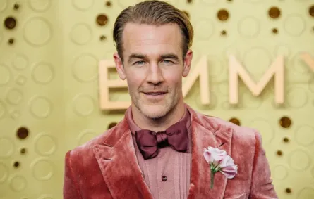 جيمس فان دير بيك خلال حضوره حفل توزيع جوائز إيمي الـ71 - مصدر الصورة Emma McIntyre/Getty Images/AFP