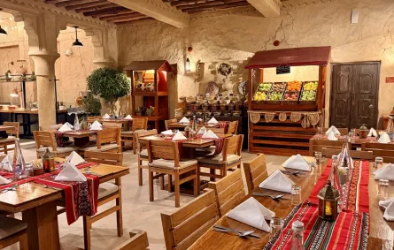 إفطار وسحور رمضاني تقليدي  مطعم سبعة بفندق السيف التراثي يحتفي بالتراث الإماراتي العريق 