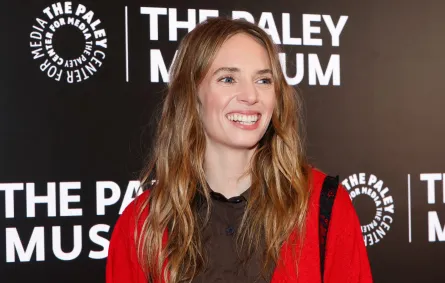 مايا هوك في مدينة نيويورك (Maya Hawke in New York City). مصدر الصورة: Mike Coppola/Getty Images/AFP