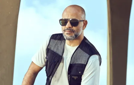 عزيز الشافعي - الصورة من صفحته الرسمية على فيسبوك