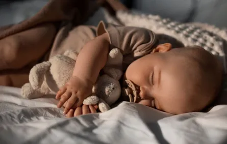 صورة لمولود نائم بعمق