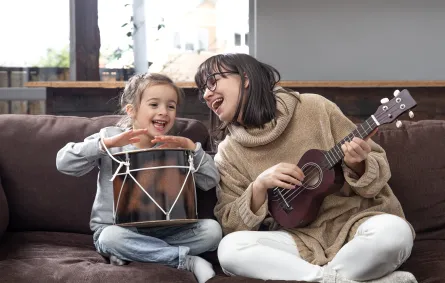 صورة لأم وطفلتها