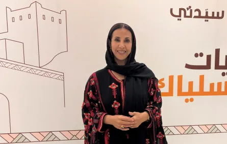 بدرية البشر- الصورة خاصة بسيدتي من تصوير زكية البلوشي