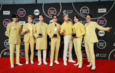 أعضاء فرقة BTS من حفل American Music Awards 2021 - مصدر الصورة: MATT WINKELMEYER / GETTY IMAGES NORTH AMERICA / GETTY IMAGES VIA AFP