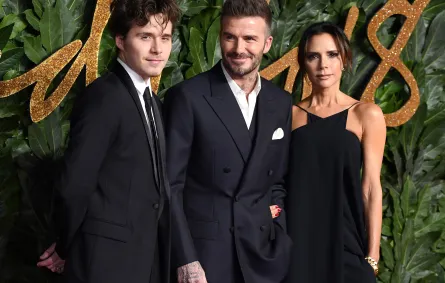 ديفيد وفيكتوريا وبروكلين بيكهام David, Victoria and Brooklyn Beckham من حفل جوائز الموضة 2018 - مصدر الصورة: Karwai Tang/WireImage
