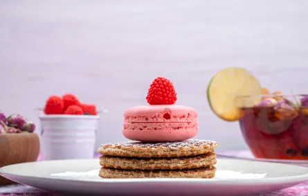 كيف تتجنّبين الإفراط في تناول الحلويات والمعجنات خلال العيد؟ المصدر  Image by KamranAydinov on Freepik