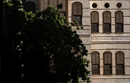 الرواشين تزين المباني القديمة في جدة التاريخية