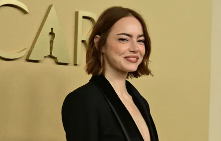 إيما ستون من حفل غداء المرشحين لجوائز الأوسكار الـ98 – مصدر الصورة Frederic J. Brown / AFP