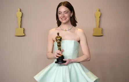إيما ستون Emma Stone في حفل توزيع جوائز أوسكار 2024. مصدر الصورة:  Jeff Kravitz/FilmMagic