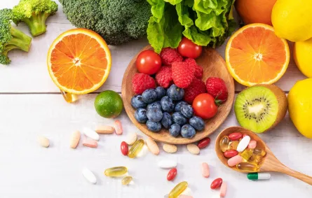 الفيتامينات هي نوع من المغذيات الدقيقة- المصدر Image by wirestock on Freepik