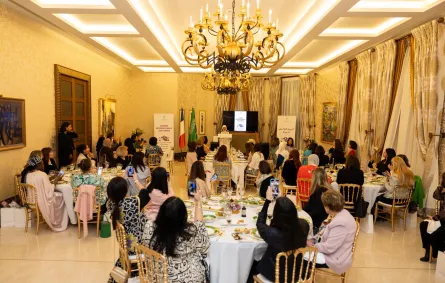  حرم سفير خادم الحرمين الشريفين لدى فرنسا السيدة فاطمة الرويلي تفتتح الندوة