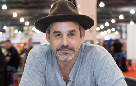 نيكولاس بريندون في فيلادلفيا، بنسلفانيا (Nicholas Brendon in Philadelphia, Pennsylvania). مصدر الصورة: Gilbert Carrasquillo/Getty Images