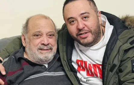عمرو عبد العزيز برفقة الفنان ضياء الميرغني - الصورة من صفحته على فيسبوك