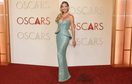 النجمة كيت هدسون Kate Hudson في حفل جوائز الأوسكار 98- (مصدر الصورة رة ANGELA WEISS AFP )