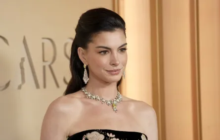  آن هاثاواي Anne Hathaway في حفل الأوسكار 2026(مصدر الصورة :by Jeff Kravitz/FilmMagic)