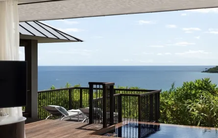 إطلالة خلابة من إحدى غرف رافلز سيشل (الصورة من صفحة rafflesseychelles الرسمية على انستغرام)