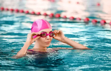  حلم السباحة في المنام - الصورة تعبيرية من freepik 