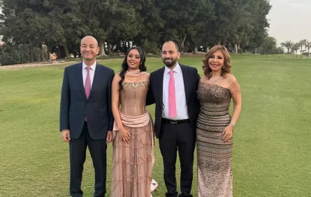 عمرو أديب ولميس الحديدي مع ابنهما نور وخطيبته - الصورة من حساب بوسي شلبي على انستغرام