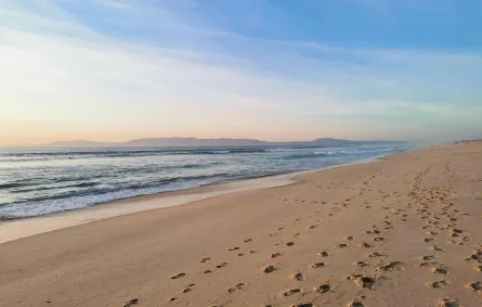 شاطئ رملي في كومبورتا