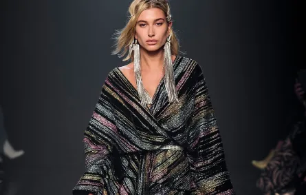 هايلي بيبر في عرض زاديغ أند فولتير -الصورة من Launchmetrics/Spotlight©