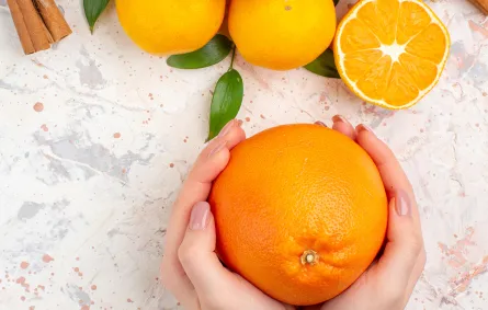 لماذا ينصح الاطباء بتناول البرتقال باستمرار؟ المصدر  Image by KamranAydinov on Freepik