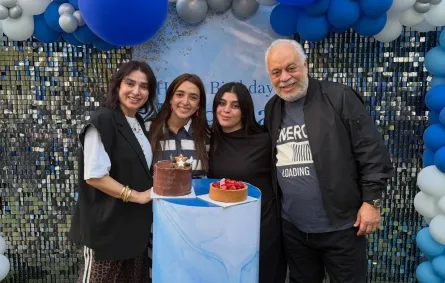 روجينا وأشرف زكي مع ابنتيهما مايا ومريم