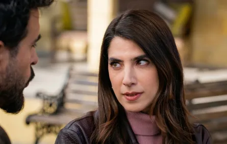 كارمن بصيبص ومحمود نصر من أحداث المسلسل - الصورة سكرين شوت من الحلقة 64