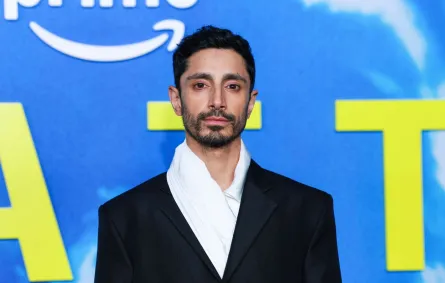 ريز أحمد Riz Ahmed من العرض الخاص لمسلسل BAIT في لندن في 24 مارس 2026 - مصدر الصورة: Simon Ackerman/Getty Images